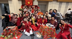 Thanh niên Việt Nam đón Tết giữa đại dương trên tàu Đông Nam Á - Nhật