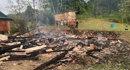 Một căn nhà bị thiêu rụi trong ngày mùng 2 Tết