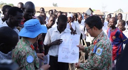 Chiến sĩ "mũ nồi xanh" Việt Nam trao quà, dạy nghề tại Nam Sudan