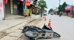 Nam thanh niên đi xe máy tông vào CSGT