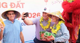 Hình ảnh tàu du lịch hạng sang đưa gần 600 khách “xông đất” Đà Nẵng