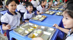 Một trường học ở TPHCM tổ chức bữa ăn bán trú trở lại sau vụ Sago Food