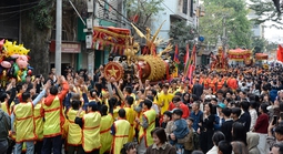 Hàng ngàn người tham dự lễ hội rước pháo Đồng Kỵ