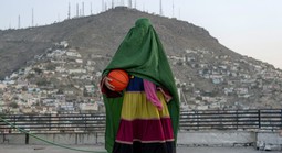 Taliban cho phép chồng đánh vợ miễn không gãy xương