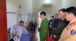 Thiếu tá công an bị kẹt tay, phải đu người theo xe ô tô của “ma men”