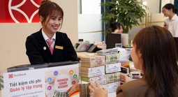 Sau Tết, loạt ngân hàng, doanh nghiệp rầm rộ lì xì đầu năm