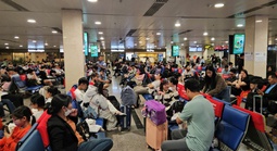 Mùng 4 Tết, giá vé máy bay trở lại TPHCM cao chót vót