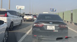 Va chạm trên đường cao tốc, dòng xe di chuyển chậm về TPHCM trong sáng mùng 6 Tết