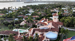 Kẻ mang súng xâm nhập khu nghỉ dưỡng của ông Donald Trump bị bắn chết