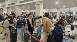 Người dân ùn ùn trở lại TPHCM, sân bay Tân Sơn Nhất đón khách kỷ lục