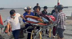 Đang điều khiển tàu, thuyền trưởng bất ngờ co giật, bất tỉnh