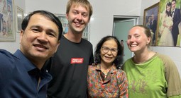 Đêm mồng Một Tết và hai vị khách Đan Mạch