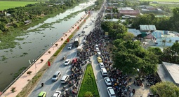 CSGT Tây Ninh và Đồng Tháp căng mình điều tiết dòng người trở lại TPHCM