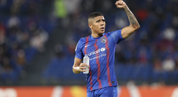 Malaysia lại nhập tịch "vũ khí khủng" đấu thầy trò Kim Sang-sik