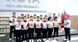 Hình ảnh công nhân ở thủ phủ công nghiệp phấn khởi ngày đầu năm mới