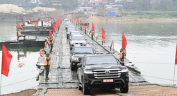 Quân đội "cắt" cầu phao qua sông Lô để bảo đảm an toàn giao thông