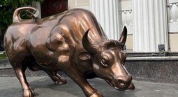 Tỉ phú Nguyễn Thị Phương Thảo xuất hiện tại lễ đánh cồng khai xuân chứng khoán