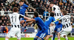 HLV Newcastle nói gì khi lần đầu vào vòng 1/8 Champions League?