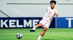 Trung vệ "thép" Phạm Lý Đức tạm chia tay CLB CAHN