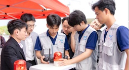 Tuyển người không chỉ vì tấm bằng