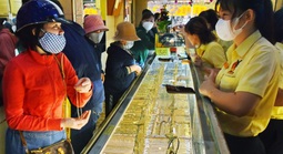 Giá vàng hôm nay 26-2: Vàng thế giới biến động mạnh