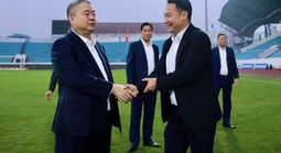 HLV Vũ Hồng Việt trở lại "ghế nóng" ở CLB Nam Định