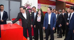 Chủ tịch Quốc hội Trần Thanh Mẫn kiểm tra công tác chuẩn bị bầu cử tại Hải Phòng