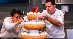 Khi công nghệ trở nên... ngon miệng: Bánh kem có gấu biết nhảy, pin ăn được