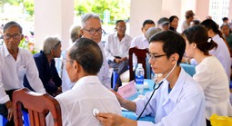 Hà Nội sẽ khám miễn phí cho người dân ít nhất mỗi năm 1 lần