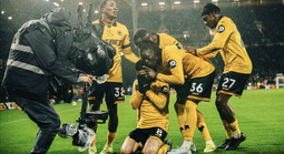 Wolverhampton quật ngã đội hạng ba Aston Villa, Ngoại hạng Anh sốc nặng