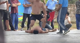 Đô vật bị gãy cổ tử vong ở hội làng đầu năm