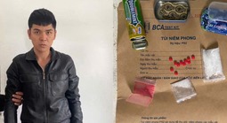 Tuần tra giữa trưa, công an xã bắt quả tang đối tượng có biểu hiện lạ