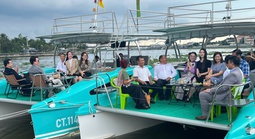 CLIP: Du khách chi tiêu quá thấp, Cần Thơ họp trên tàu tìm giải pháp tháo gỡ