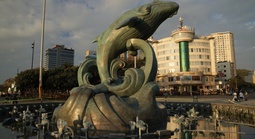 Cá Ông bằng đồng đỏ nặng đến 50 tấn đã an vị tại Vũng Tàu 