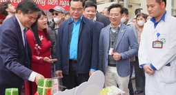 Chăm lo Tết cho bệnh nhân khó khăn