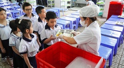 "Ngồi lại" cùng bữa ăn học đường