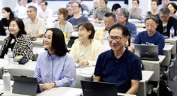 Độc đáo khóa học cho người cao tuổi ở Nhật Bản