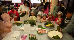 Người Việt tại Úc gói bánh chưng, gây quỹ giúp người khó khăn