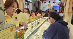 Đằng sau cú sập của vàng, bạc: Dự báo đỉnh 6.400 USD/ounce cho giá vàng năm nay