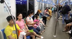 Metro số 1 chạy xuyên Tết Bính Ngọ, miễn phí vé 2 ngày cao điểm