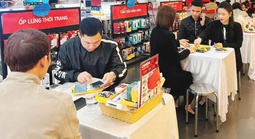 TPHCM tăng tốc chuyển đổi số: Phổ cập smartphone, thử nghiệm trợ lý AI ở cấp xã