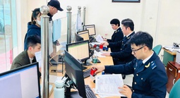 Hàng hóa ùn tắc nhanh chóng thông quan