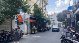 TPHCM lắp đặt biển báo tên đường Phạm Khắc