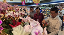 Siêu thị ở TPHCM mở cửa 24/24, nỗ lực giao hàng nhanh cho người dân sắm Tết