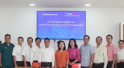 Chuyển đổi số phải lấy phục vụ người dân làm trọng tâm