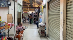 Cận Tết, chợ Bình Tây ngoài nhộn nhịp, trong đìu hiu