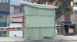 Lô cốt lấn lối đi bộ trên cầu