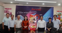 Lãnh đạo LĐLĐ TPHCM thăm, chúc Tết Báo Người Lao Động