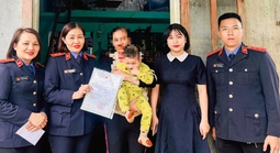 Viện kiểm sát ở Đà Nẵng giúp cháu bé 2 tuổi có được giấy khai sinh