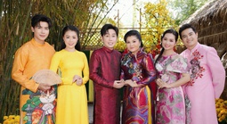 Ca sĩ Phạm Anh Tuấn hội ngộ ba cô đào tài sắc trong MV Xuân